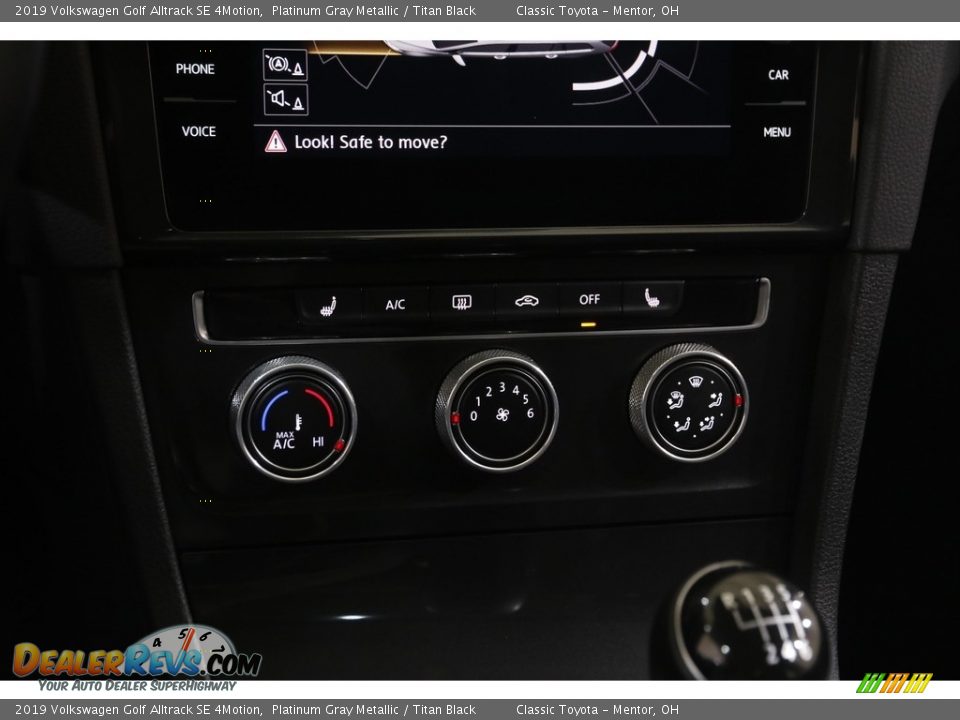 Controls of 2019 Volkswagen Golf Alltrack SE 4Motion Photo #13