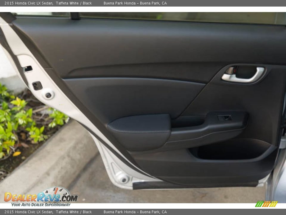 2015 Honda Civic LX Sedan Taffeta White / Black Photo #28