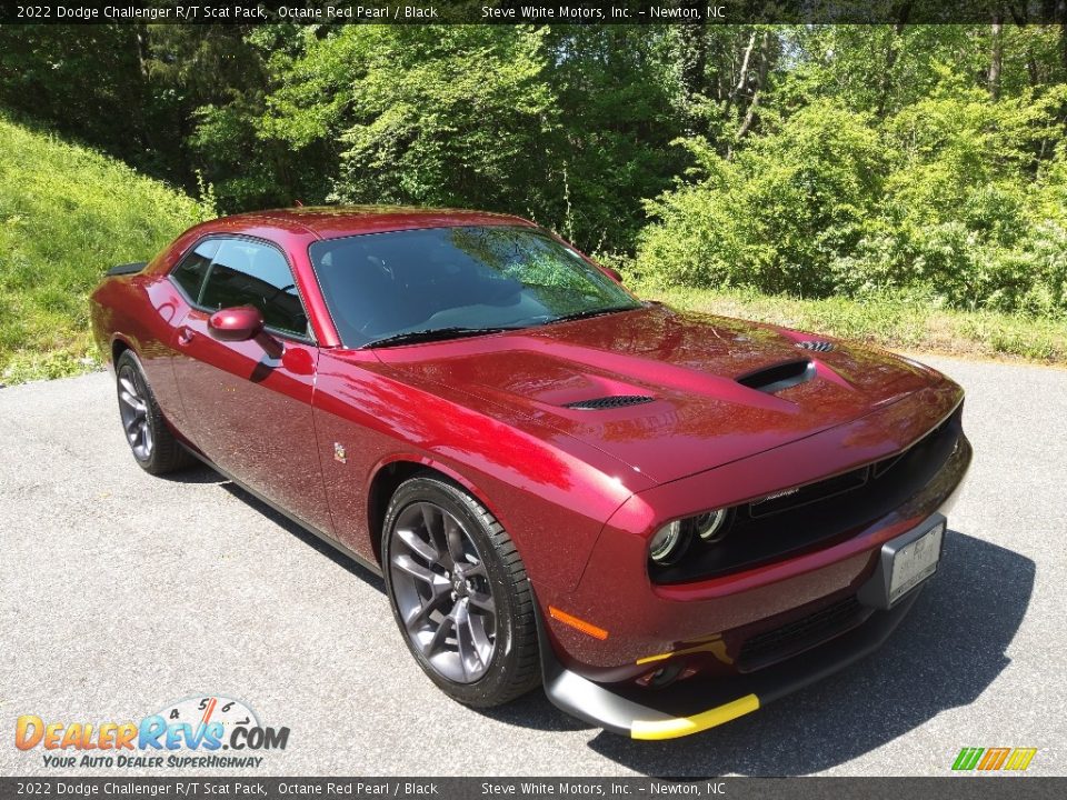 Front 3/4 View of 2022 Dodge Challenger R/T Scat Pack Photo #4