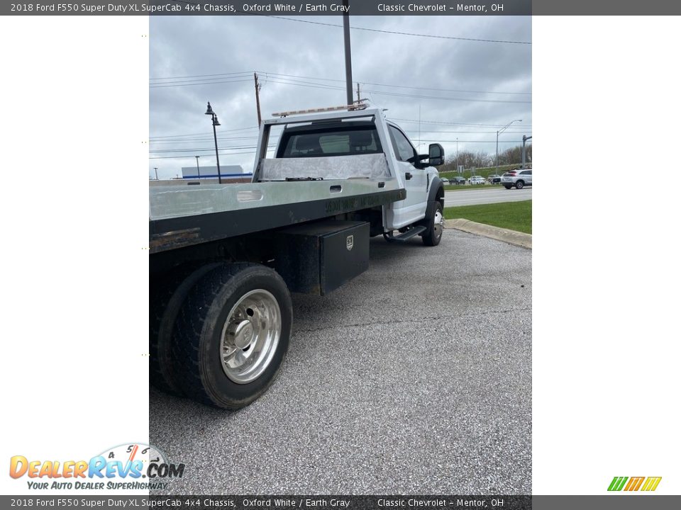 2018 Ford F550 Super Duty XL SuperCab 4x4 Chassis Oxford White / Earth Gray Photo #2