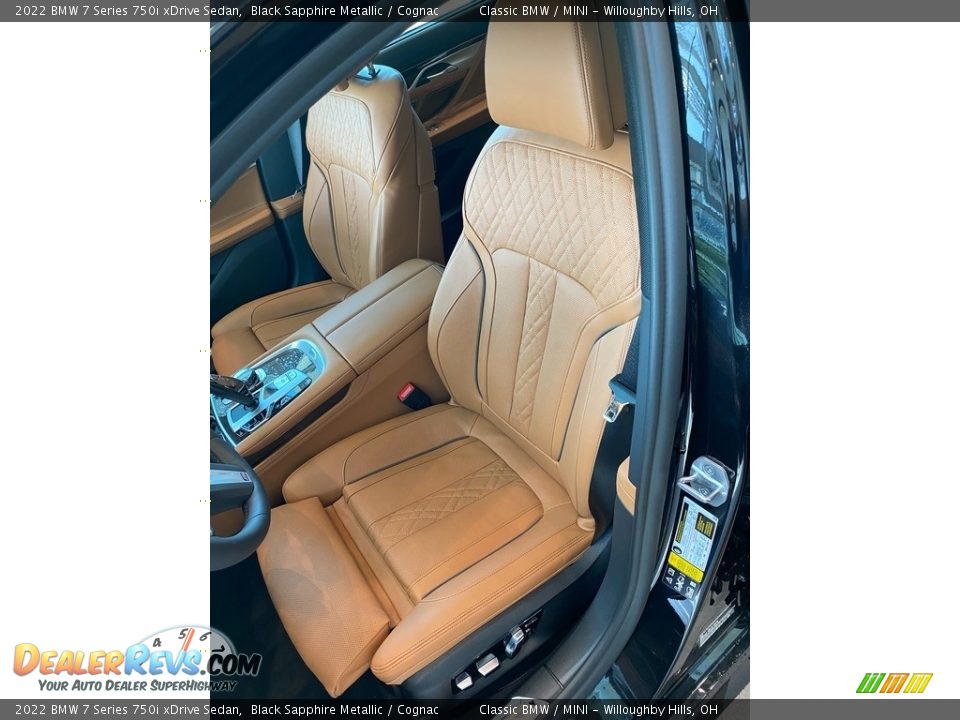 Front Seat of 2022 BMW 7 Series 750i xDrive Sedan Photo #4