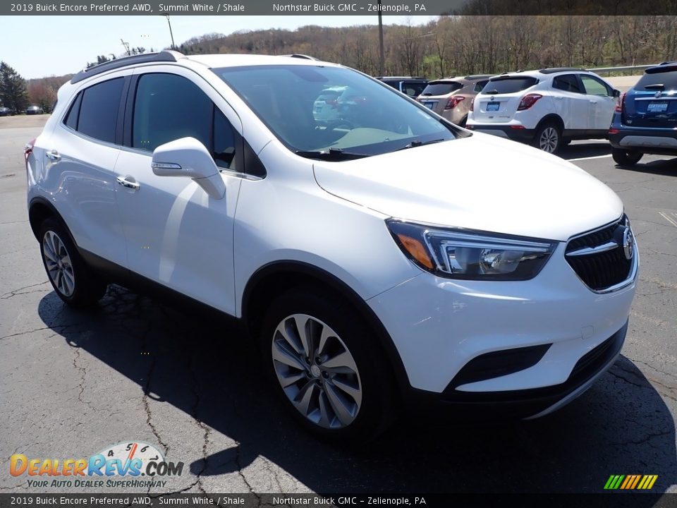 Front 3/4 View of 2019 Buick Encore Preferred AWD Photo #9