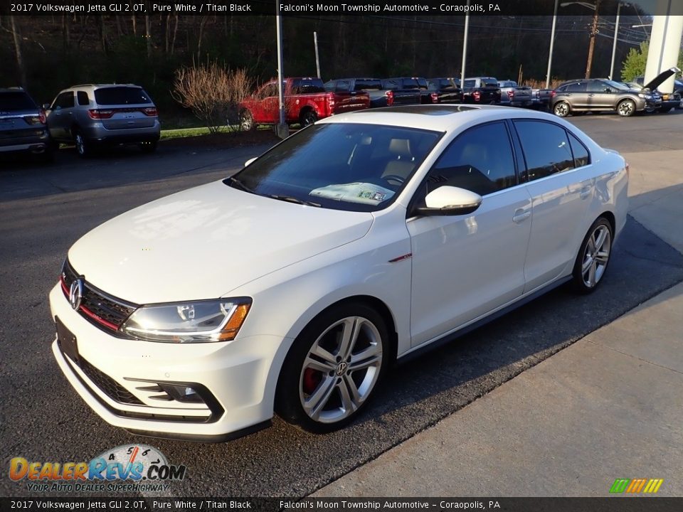 Front 3/4 View of 2017 Volkswagen Jetta GLI 2.0T Photo #7