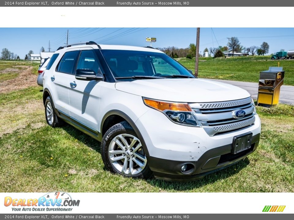 Front 3/4 View of 2014 Ford Explorer XLT Photo #1