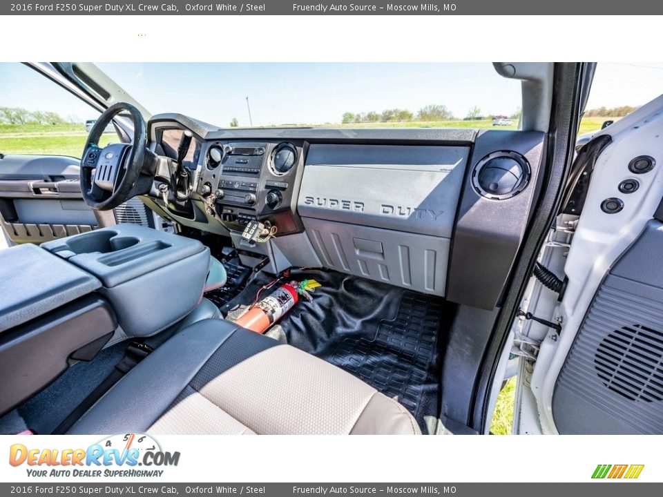 2016 Ford F250 Super Duty XL Crew Cab Oxford White / Steel Photo #24