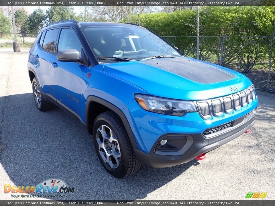 Front 3/4 View of 2022 Jeep Compass Trailhawk 4x4 Photo #7