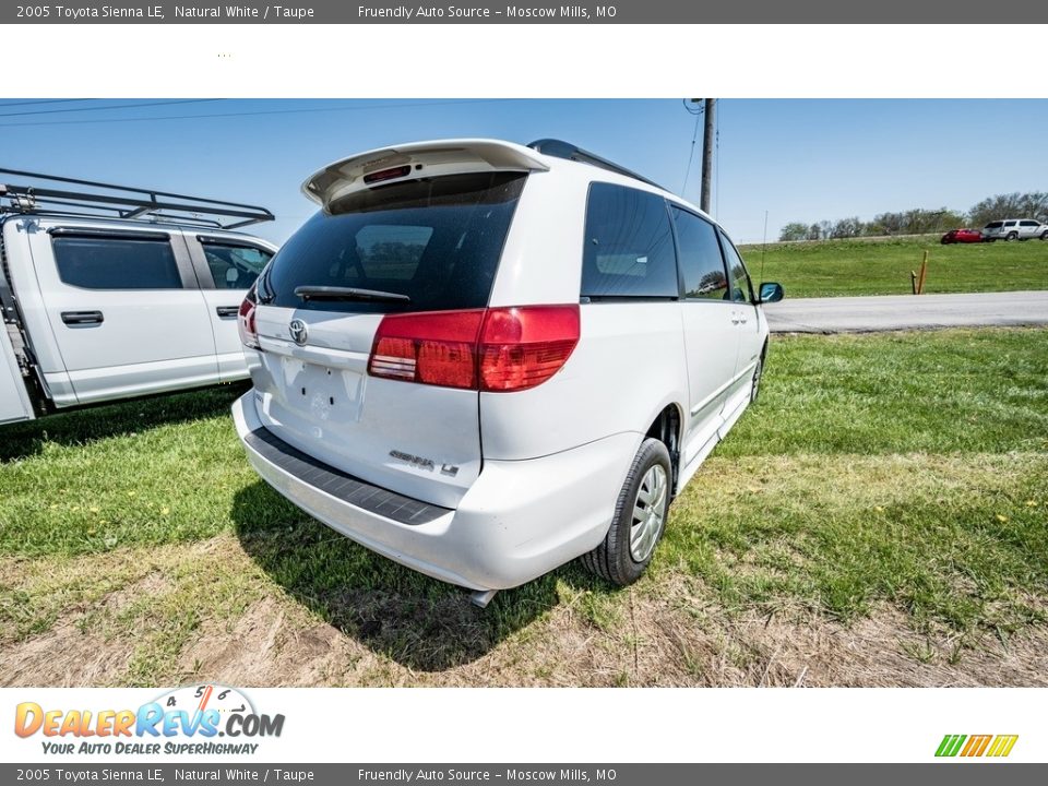 2005 Toyota Sienna LE Natural White / Taupe Photo #4