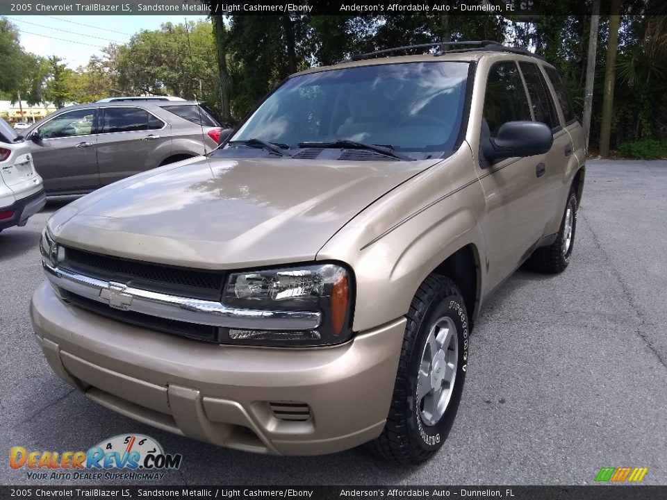 Front 3/4 View of 2005 Chevrolet TrailBlazer LS Photo #7