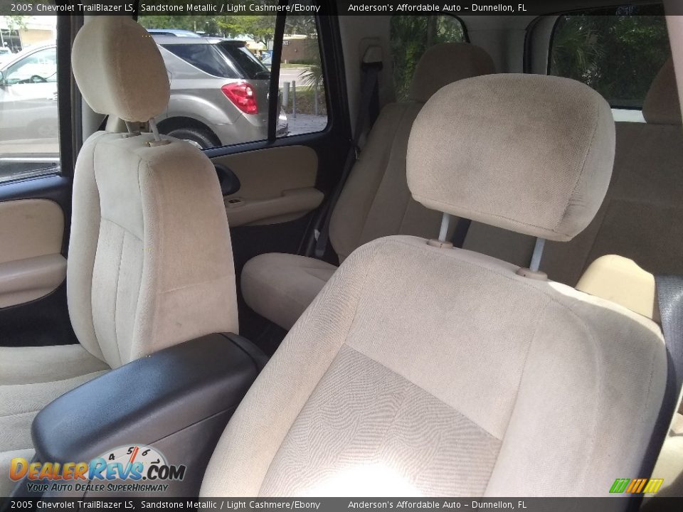 2005 Chevrolet TrailBlazer LS Sandstone Metallic / Light Cashmere/Ebony Photo #11
