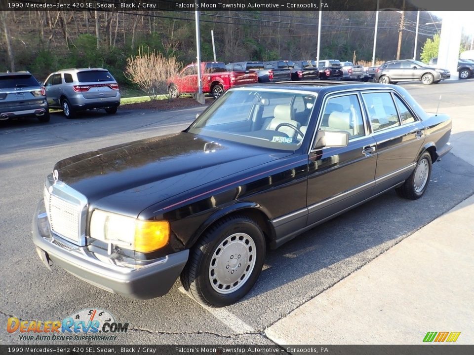 Front 3/4 View of 1990 Mercedes-Benz 420 SEL Sedan Photo #6