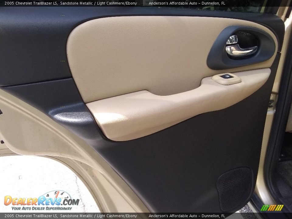 2005 Chevrolet TrailBlazer LS Sandstone Metallic / Light Cashmere/Ebony Photo #13