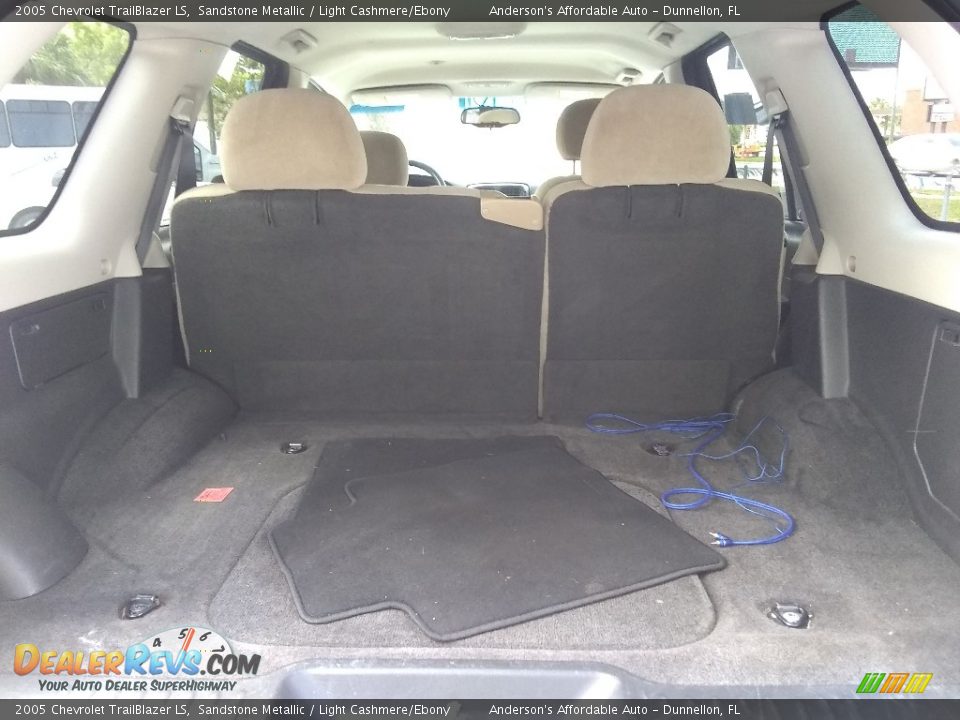 2005 Chevrolet TrailBlazer LS Sandstone Metallic / Light Cashmere/Ebony Photo #17