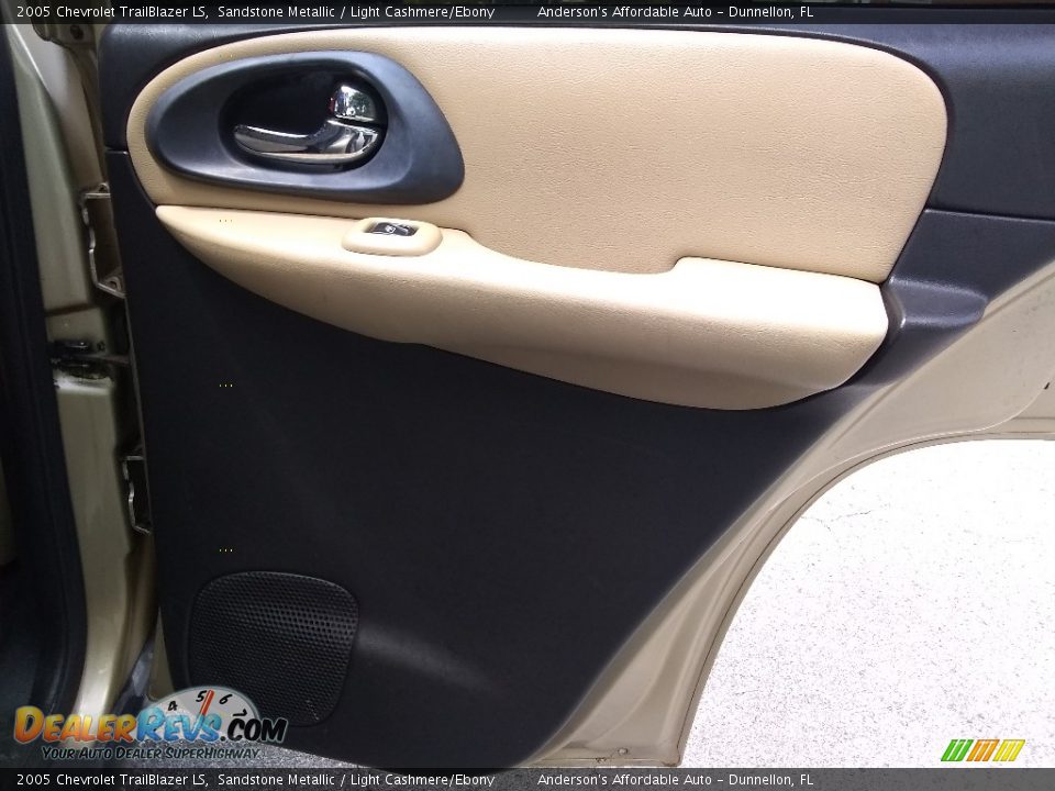 2005 Chevrolet TrailBlazer LS Sandstone Metallic / Light Cashmere/Ebony Photo #22
