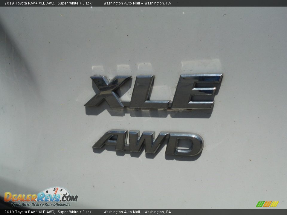 2019 Toyota RAV4 XLE AWD Super White / Black Photo #17