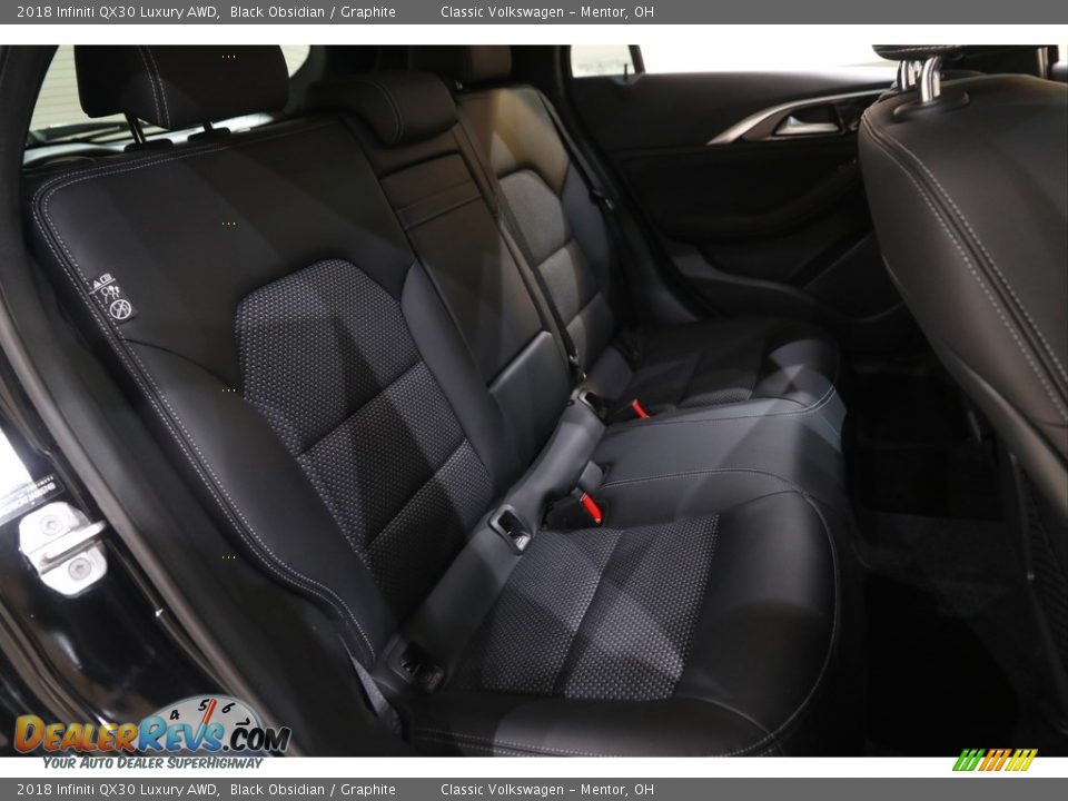 2018 Infiniti QX30 Luxury AWD Black Obsidian / Graphite Photo #17