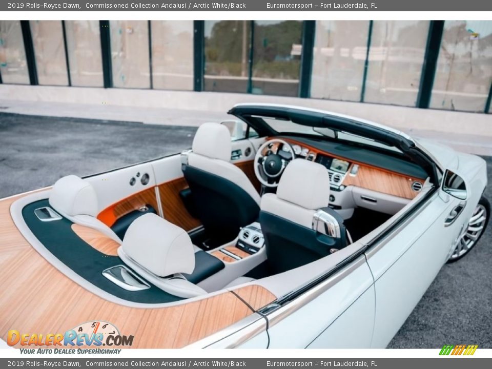 Front Seat of 2019 Rolls-Royce Dawn  Photo #3