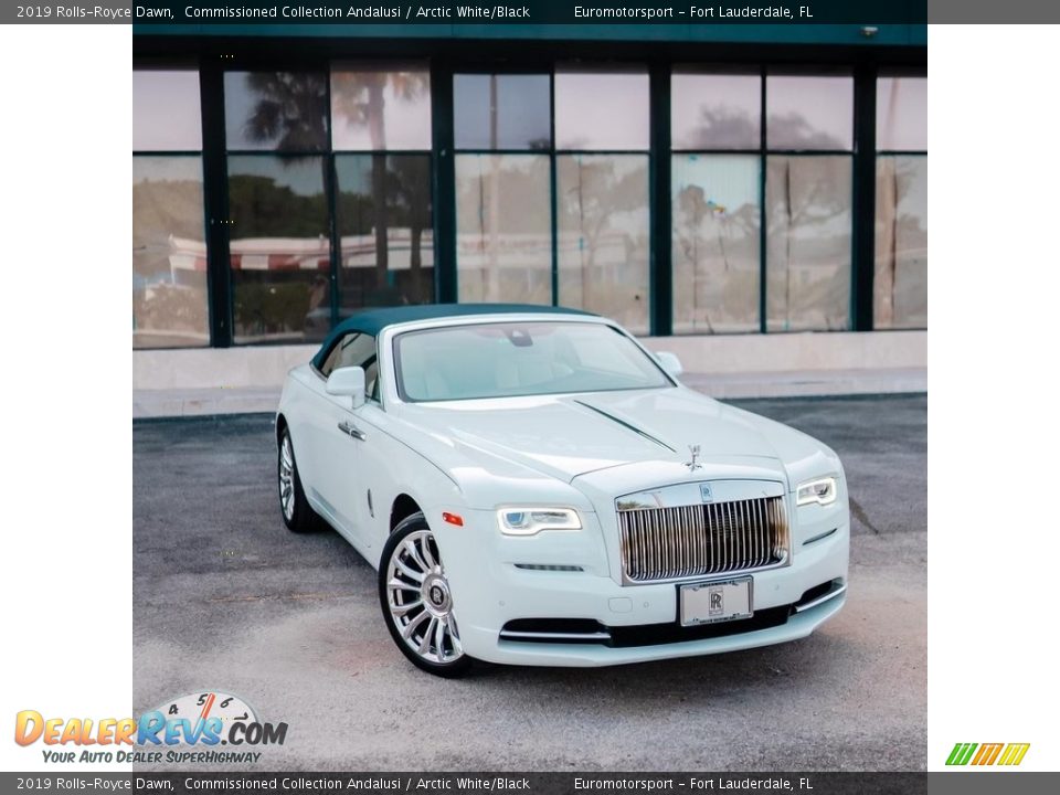 Front 3/4 View of 2019 Rolls-Royce Dawn  Photo #5