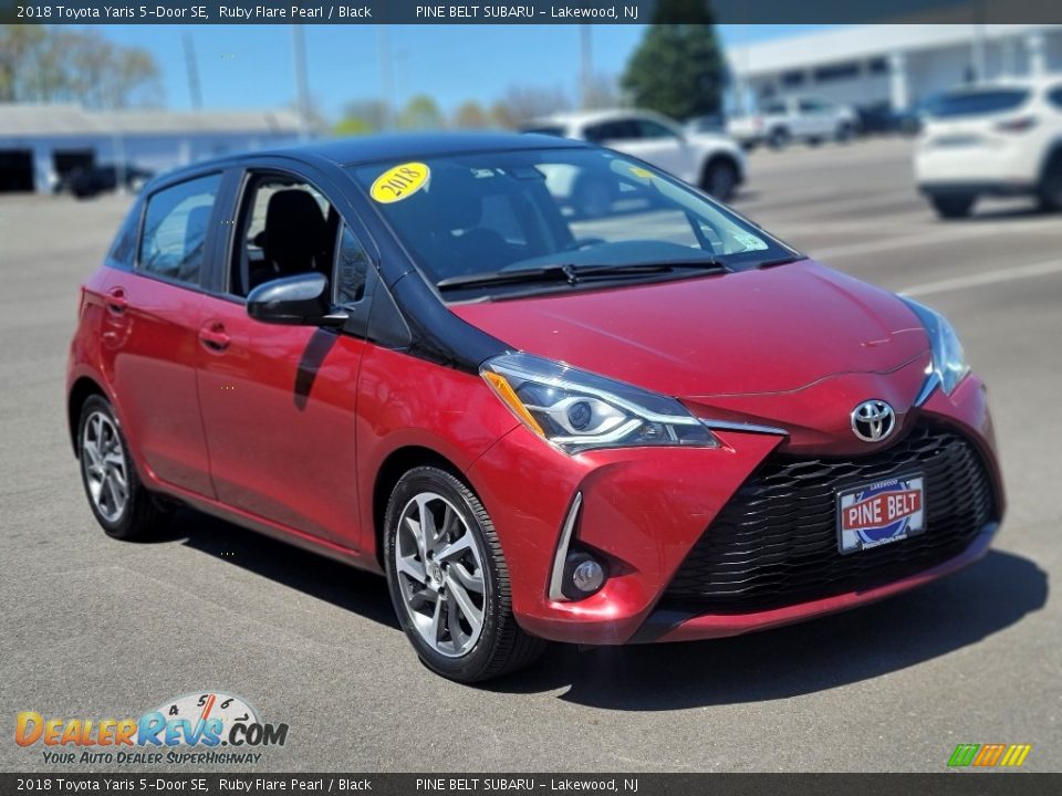 Front 3/4 View of 2018 Toyota Yaris 5-Door SE Photo #12