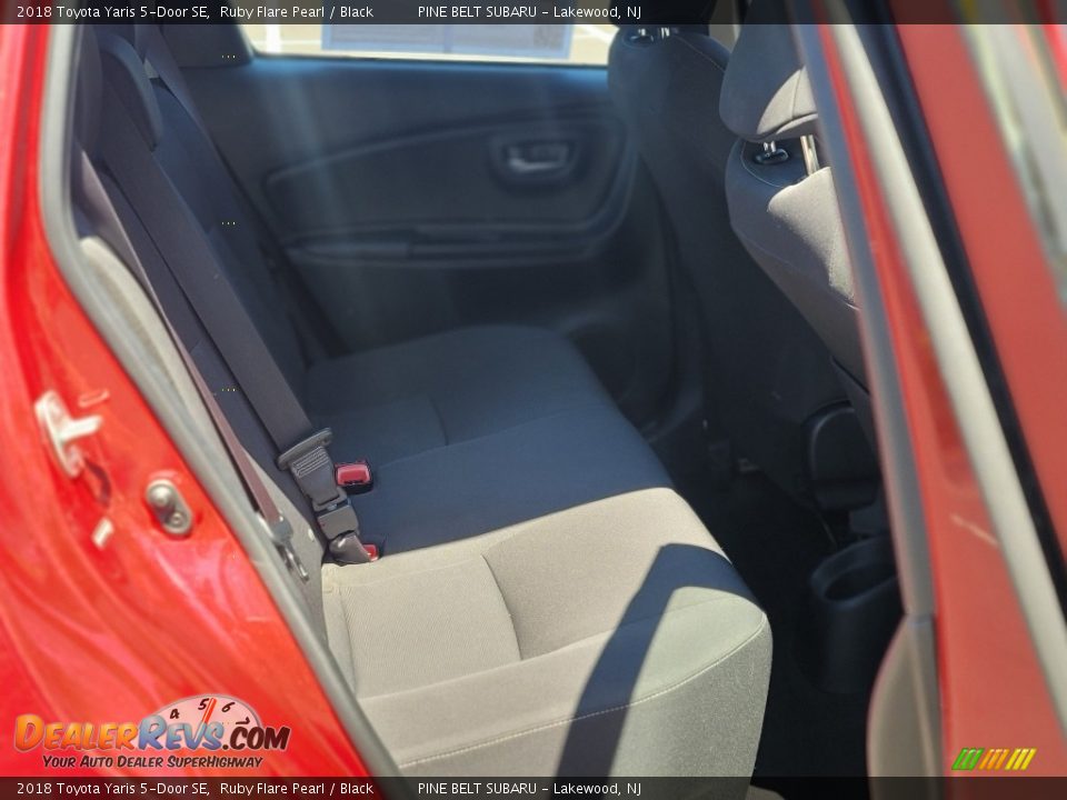 2018 Toyota Yaris 5-Door SE Ruby Flare Pearl / Black Photo #24