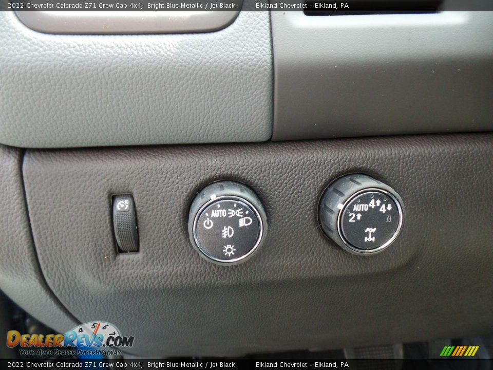 Controls of 2022 Chevrolet Colorado Z71 Crew Cab 4x4 Photo #23