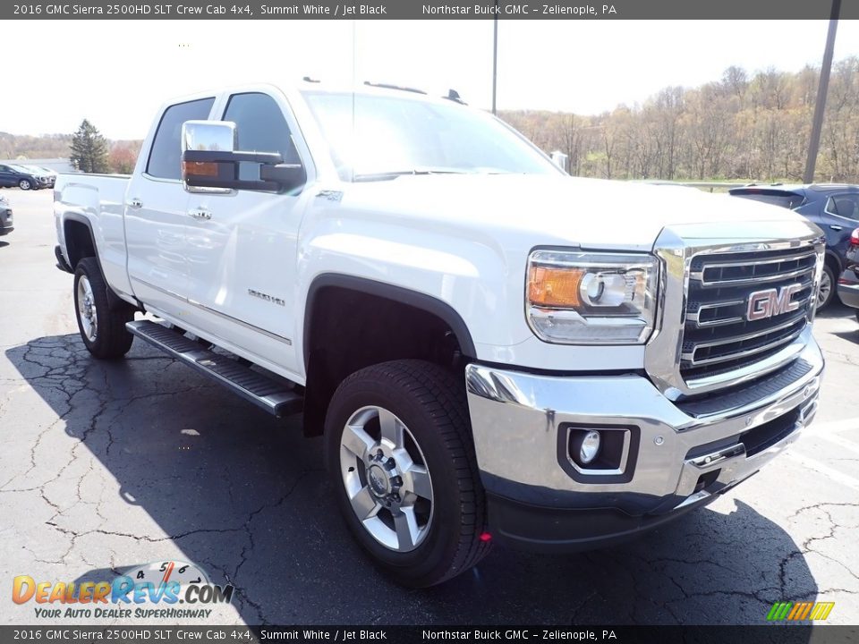 Front 3/4 View of 2016 GMC Sierra 2500HD SLT Crew Cab 4x4 Photo #9