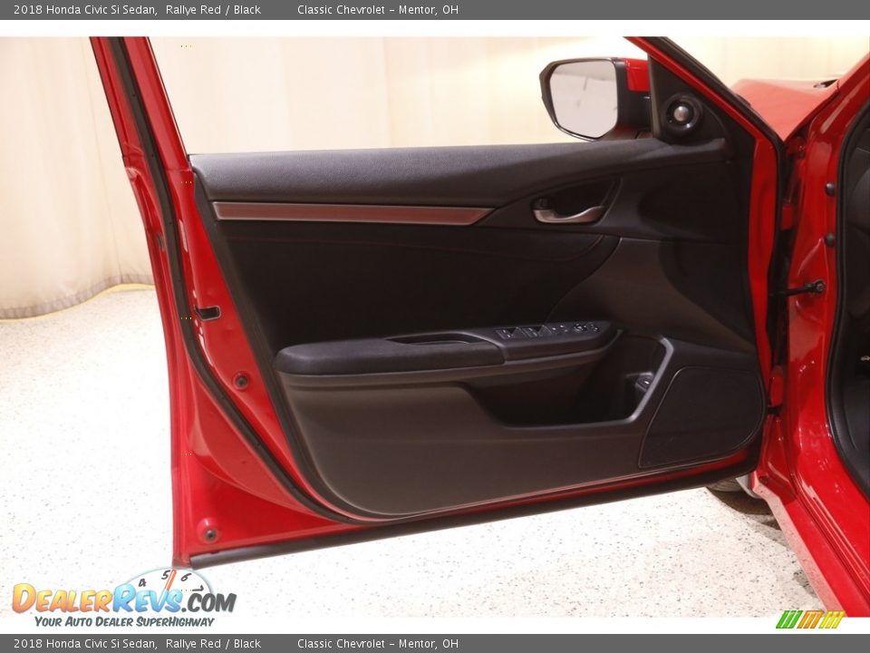 Door Panel of 2018 Honda Civic Si Sedan Photo #4