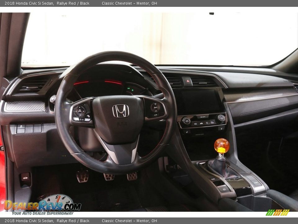 Dashboard of 2018 Honda Civic Si Sedan Photo #6