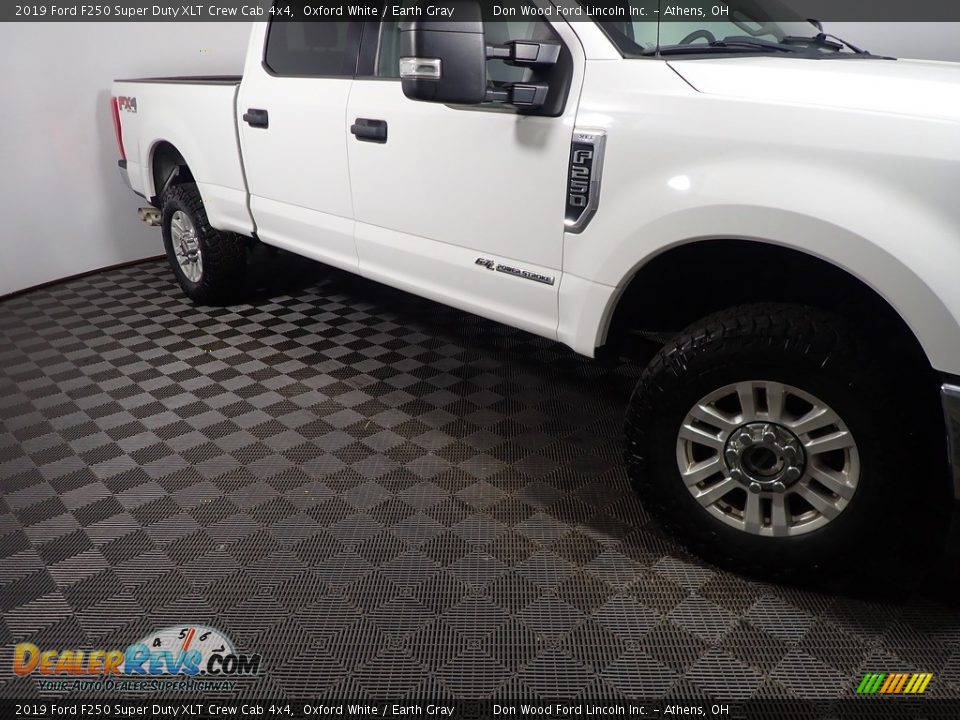 2019 Ford F250 Super Duty XLT Crew Cab 4x4 Oxford White / Earth Gray Photo #4
