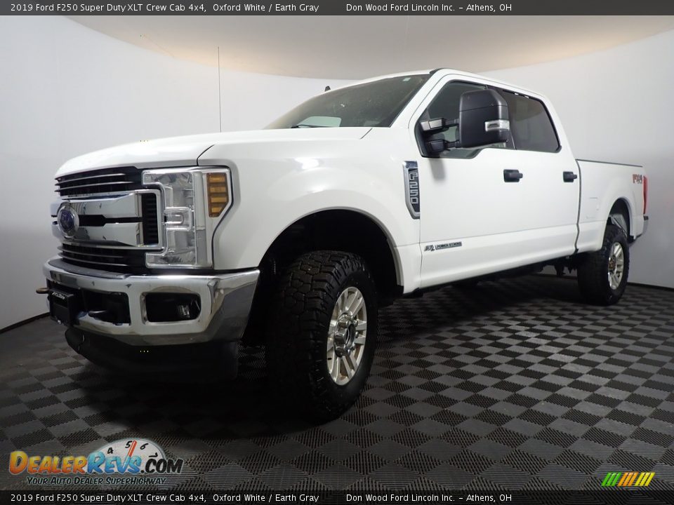 2019 Ford F250 Super Duty XLT Crew Cab 4x4 Oxford White / Earth Gray Photo #8