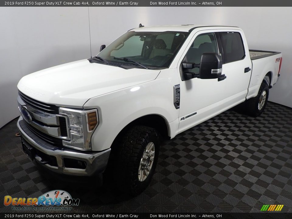 2019 Ford F250 Super Duty XLT Crew Cab 4x4 Oxford White / Earth Gray Photo #9
