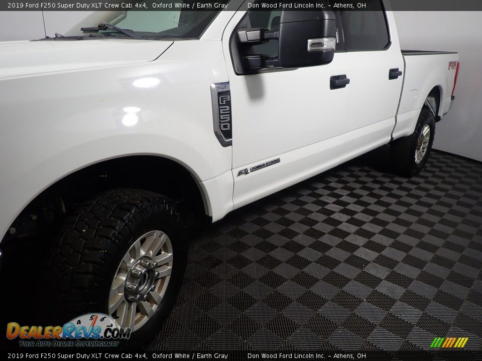 2019 Ford F250 Super Duty XLT Crew Cab 4x4 Oxford White / Earth Gray Photo #10