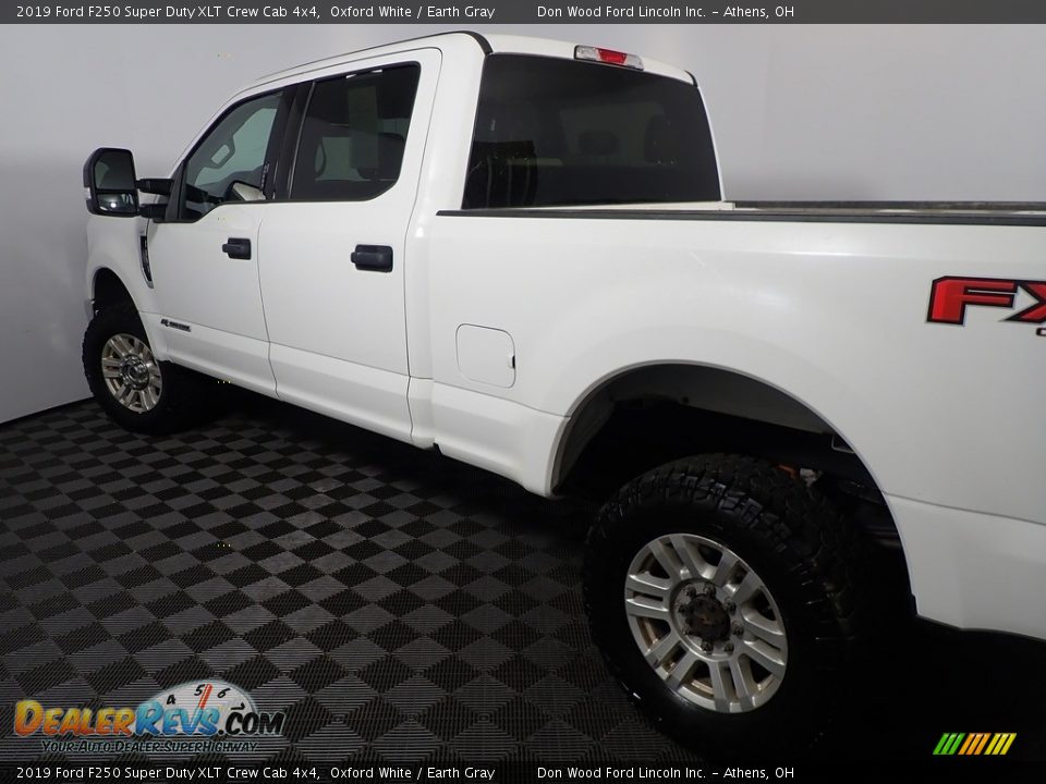 2019 Ford F250 Super Duty XLT Crew Cab 4x4 Oxford White / Earth Gray Photo #16