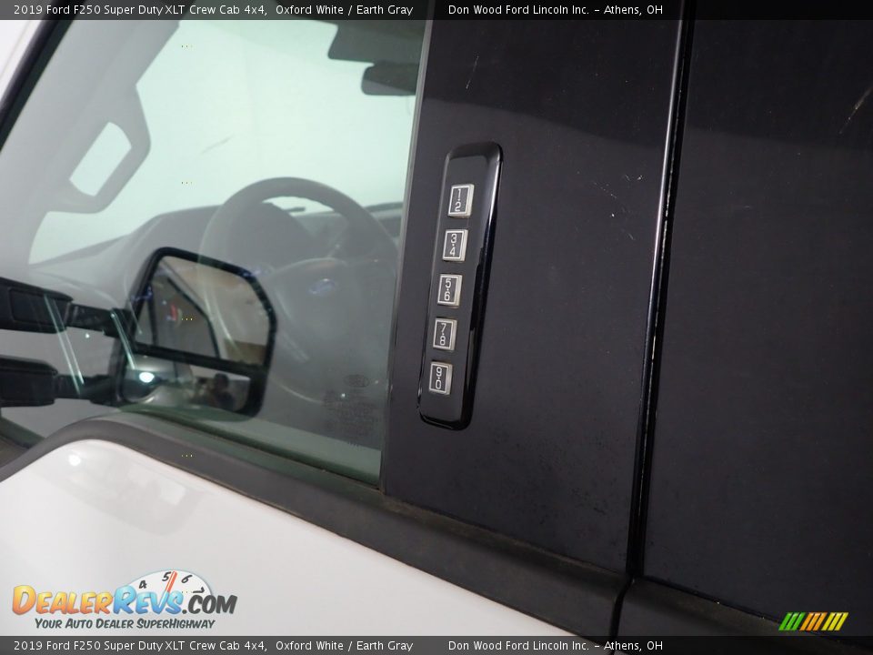 2019 Ford F250 Super Duty XLT Crew Cab 4x4 Oxford White / Earth Gray Photo #18
