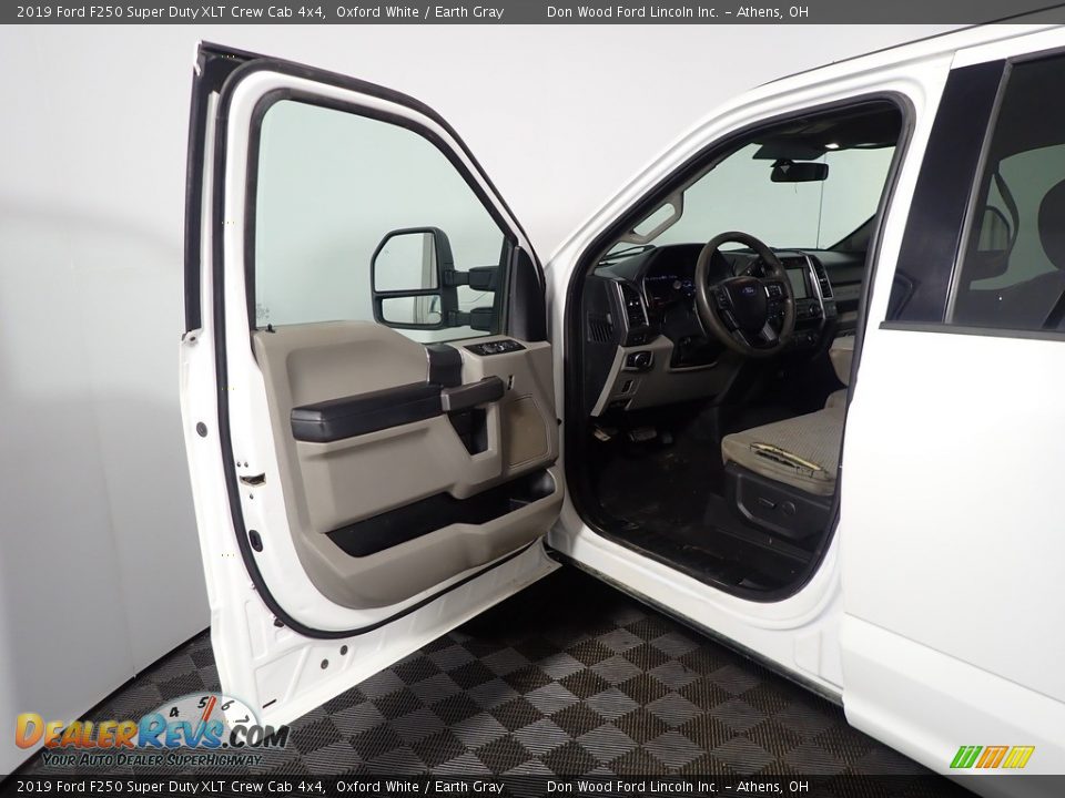 2019 Ford F250 Super Duty XLT Crew Cab 4x4 Oxford White / Earth Gray Photo #19