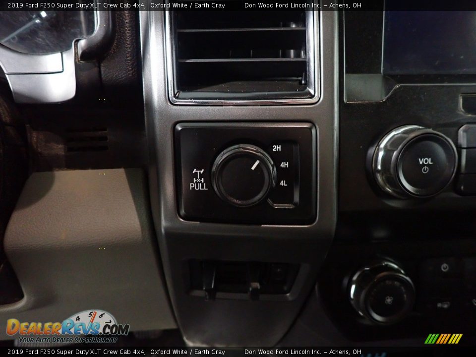 2019 Ford F250 Super Duty XLT Crew Cab 4x4 Oxford White / Earth Gray Photo #31