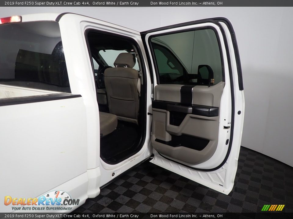 2019 Ford F250 Super Duty XLT Crew Cab 4x4 Oxford White / Earth Gray Photo #36