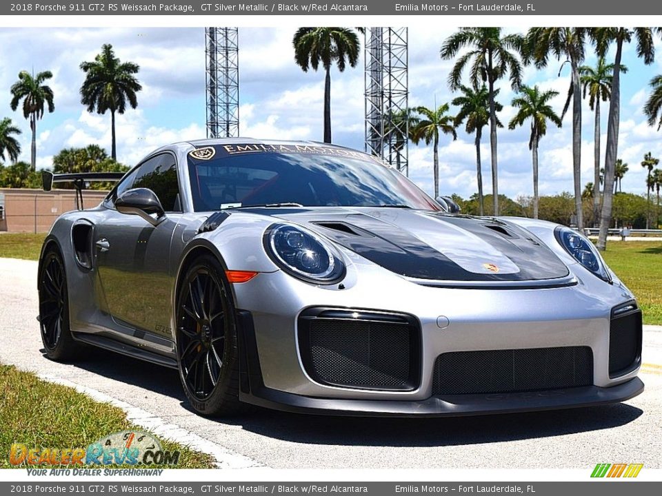 Front 3/4 View of 2018 Porsche 911 GT2 RS Weissach Package Photo #2