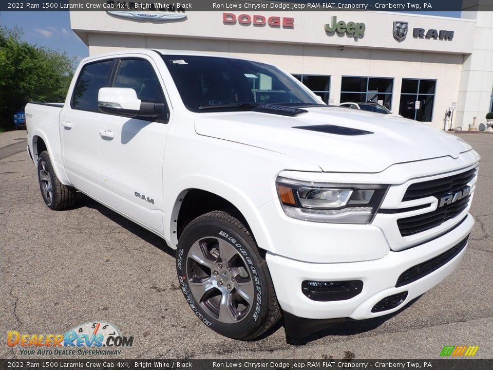 Front 3/4 View of 2022 Ram 1500 Laramie Crew Cab 4x4 Photo #8