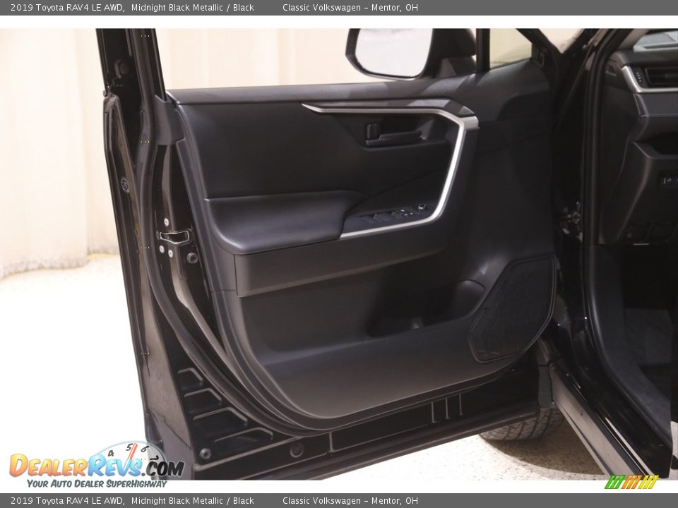 2019 Toyota RAV4 LE AWD Midnight Black Metallic / Black Photo #4
