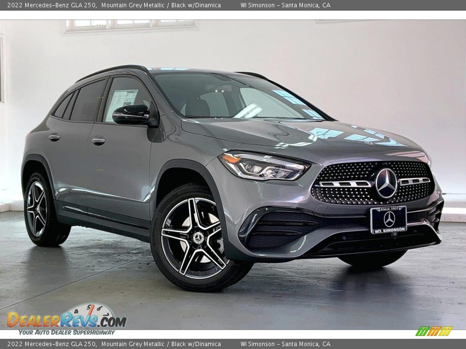 Front 3/4 View of 2022 Mercedes-Benz GLA 250 Photo #11