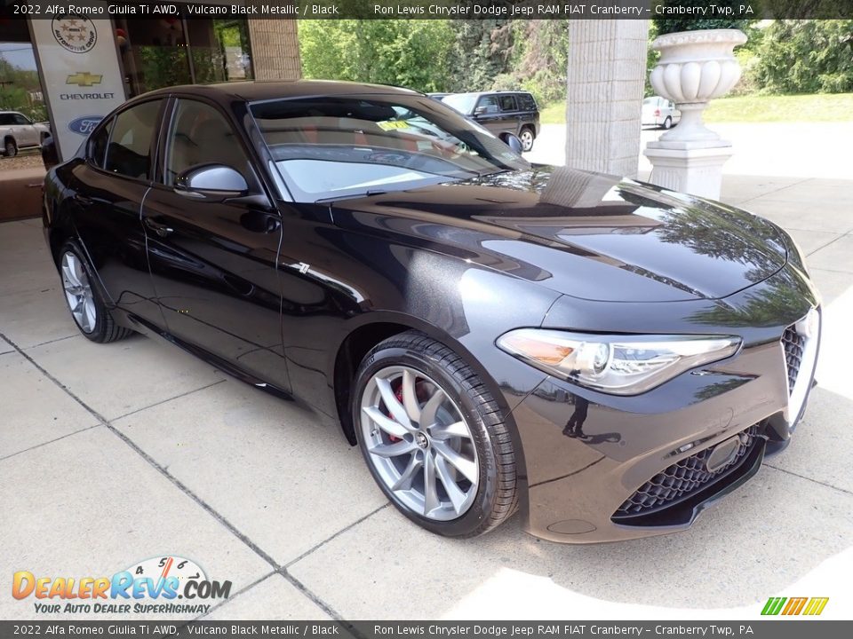 Front 3/4 View of 2022 Alfa Romeo Giulia Ti AWD Photo #7