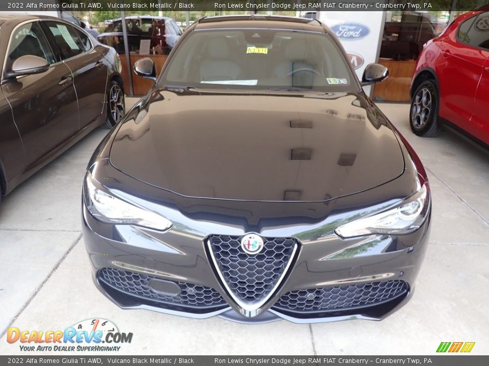 2022 Alfa Romeo Giulia Ti AWD Vulcano Black Metallic / Black Photo #8