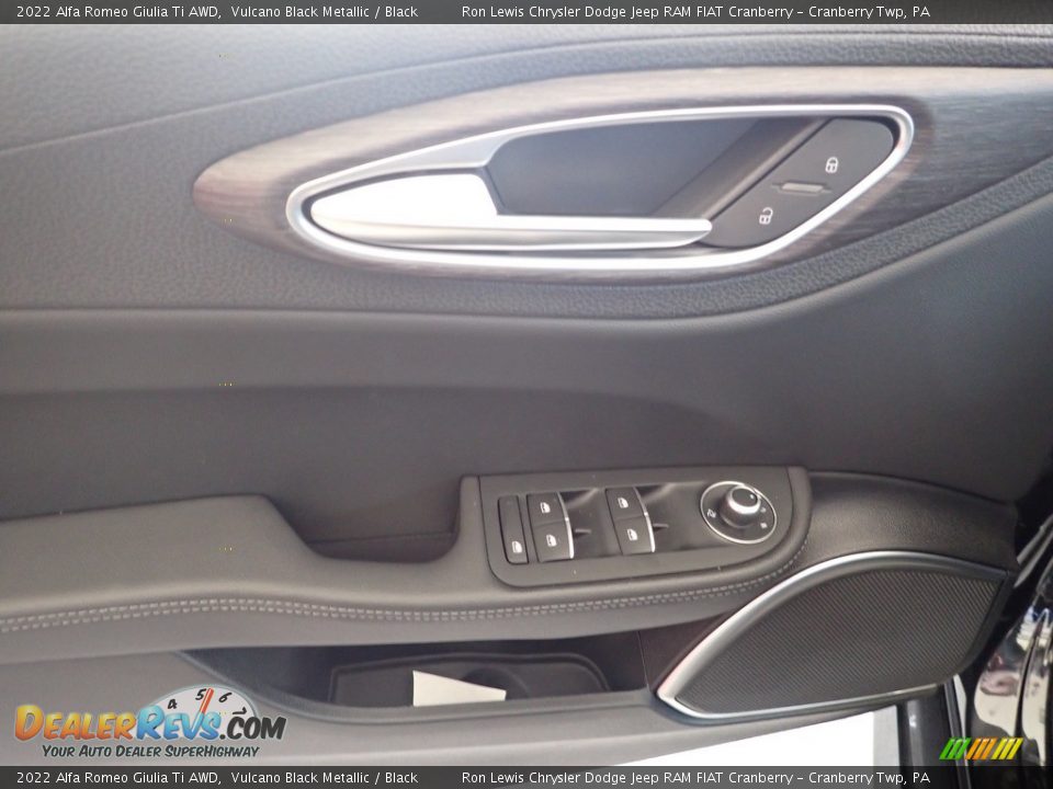 Door Panel of 2022 Alfa Romeo Giulia Ti AWD Photo #19