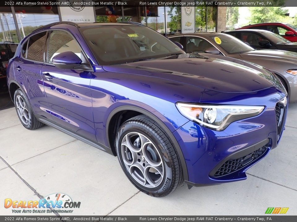 Front 3/4 View of 2022 Alfa Romeo Stelvio Sprint AWD Photo #5