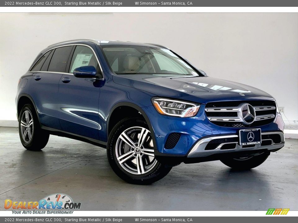 Front 3/4 View of 2022 Mercedes-Benz GLC 300 Photo #12