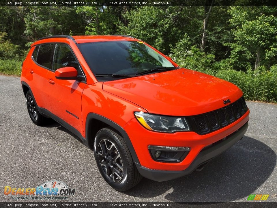 Front 3/4 View of 2020 Jeep Compass Sport 4x4 Photo #5