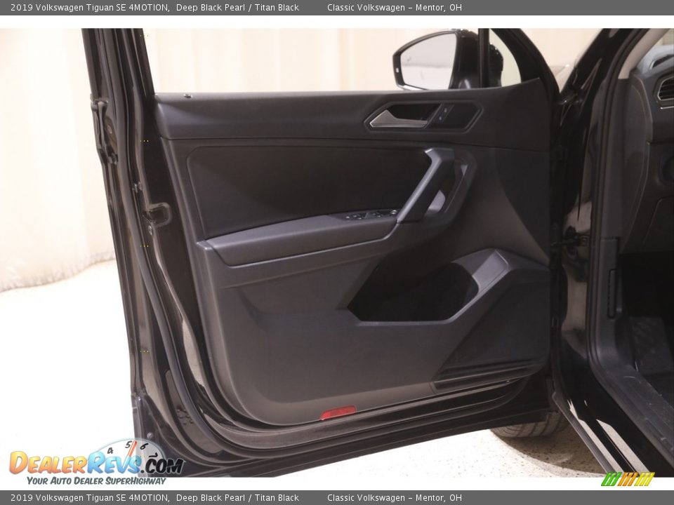 2019 Volkswagen Tiguan SE 4MOTION Deep Black Pearl / Titan Black Photo #4