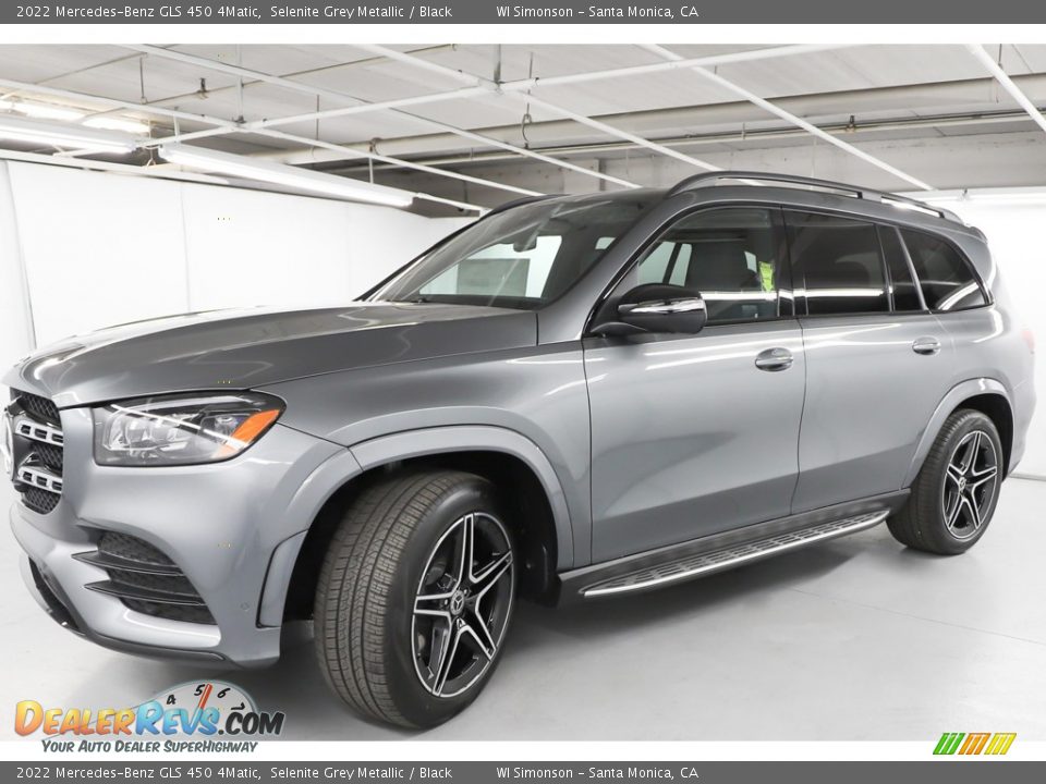 Front 3/4 View of 2022 Mercedes-Benz GLS 450 4Matic Photo #7