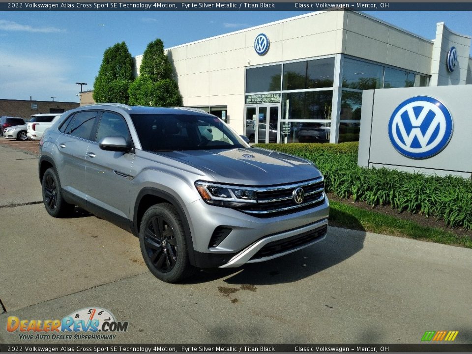 Front 3/4 View of 2022 Volkswagen Atlas Cross Sport SE Technology 4Motion Photo #1