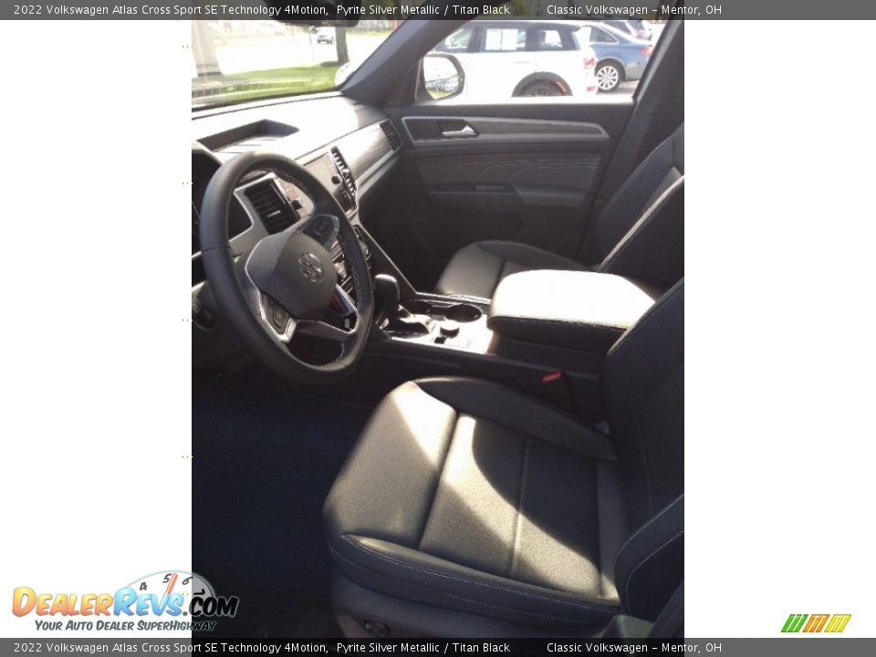 2022 Volkswagen Atlas Cross Sport SE Technology 4Motion Pyrite Silver Metallic / Titan Black Photo #2